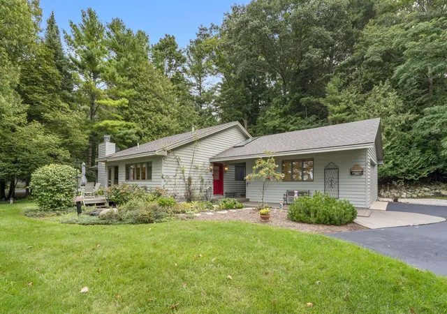 Photo 2 of Single family home for sale at 11400 Peninsula Dr, Traverse City, MI 49686 | MLS# 78080073411 | Listing updated on 2026-09-10
