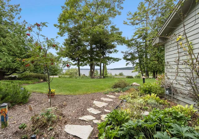 Photo 3 of Single family home for sale at 11400 Peninsula Dr, Traverse City, MI 49686 | MLS# 78080073411 | Listing updated on 2026-09-16