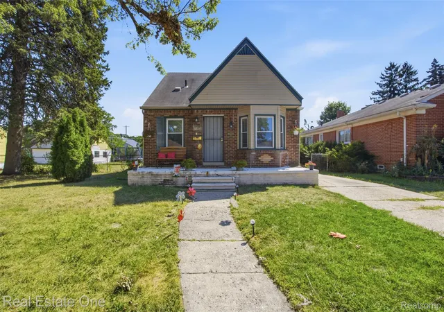 Photo 1 of Single family home for sale at 6684 Rockdale St, Dearborn Heights, MI 48127 | MLS# 20261073178 | Listing updated on 2026-09-11