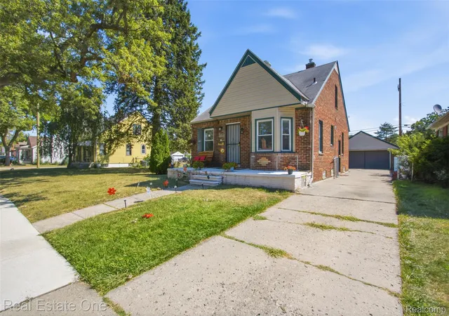 Photo 2 of Single family home for sale at 6684 Rockdale St, Dearborn Heights, MI 48127 | MLS# 20261073178 | Listing updated on 2026-09-11