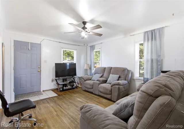Photo 3 of Single family home for sale at 6684 Rockdale St, Dearborn Heights, MI 48127 | MLS# 20261073178 | Listing updated on 2026-09-11