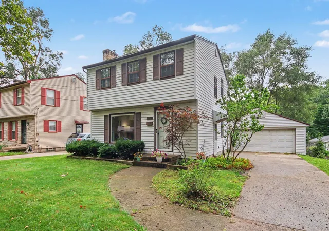 Photo 2 of Single family home for sale at 1619 Winick St Se, Grand Rapids, MI 49506 | MLS# 65026048245 | Listing updated on 2026-09-10