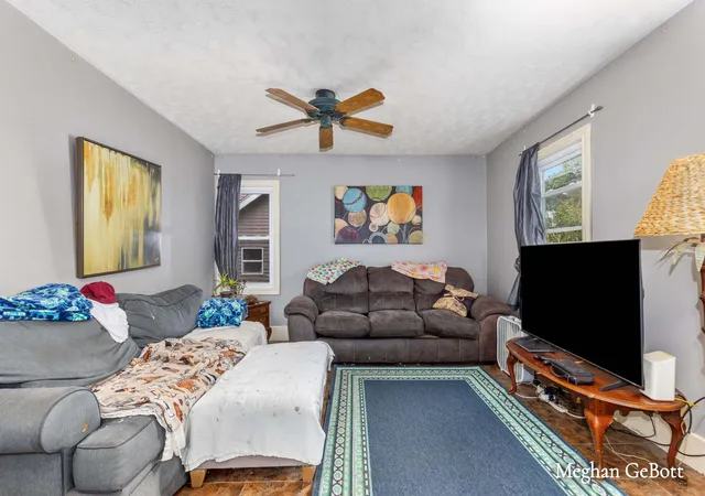 Photo 3 of Single family home for sale at 1410 Walnut St NE, Grand Rapids, MI 49503 | MLS# 65026048249 | Listing updated on 2026-09-17
