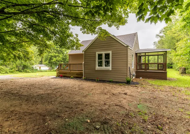 Photo 2 of Single family home for sale at 7400 N Riverview Dr, Kalamazoo, MI 49004 | MLS# 65026048250 | Listing updated on 2026-09-11