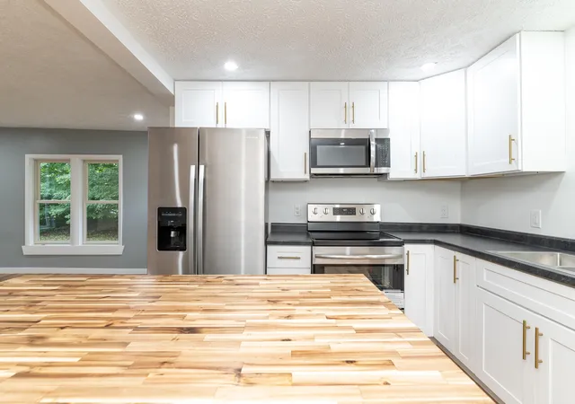 Photo 3 of Single family home for sale at 7400 N Riverview Dr, Kalamazoo, MI 49004 | MLS# 65026048250 | Listing updated on 2026-09-11