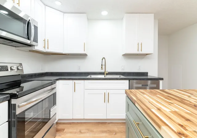 Photo 3 of Single family home for sale at 7400 N Riverview Dr, Kalamazoo, MI 49004 | MLS# 65026048250 | Listing updated on 2026-09-11