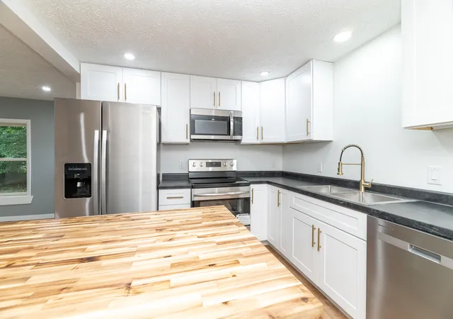 Photo 4 of Single family home for sale at 7400 N Riverview Dr, Kalamazoo, MI 49004 | MLS# 65026048250 | Listing updated on 2026-09-11