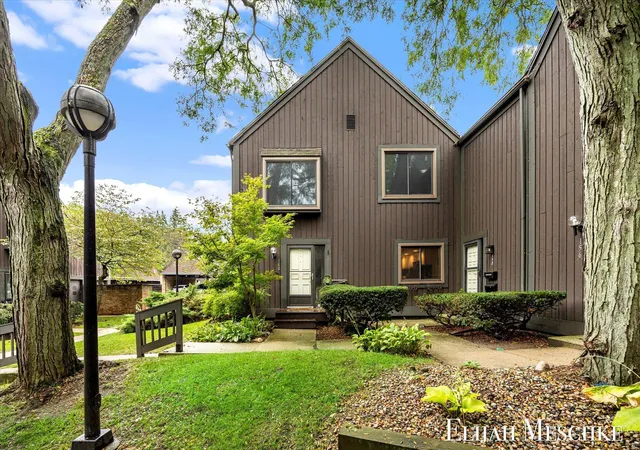 Photo 1 of Condo for sale at 160 Carberry Hl Ct, Kalamazoo, MI 49006 | MLS# 65026048258 | Listing updated on 2026-09-18