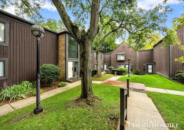 Listing Photo 4 - Condo for sale in building located at 160 Carberry Hl Ct, Kalamazoo, MI 49006