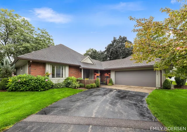 Listing Photo 2 - Condo for sale in building located at 6245 Heathmoor Ct SE, Grand Rapids, MI 49546