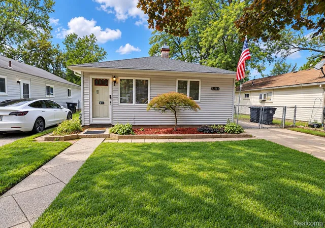 Photo 1 of Single family home for sale at 18285 Deering St, Livonia, MI 48152 | MLS# 20261073192 | Listing updated on 2026-09-12