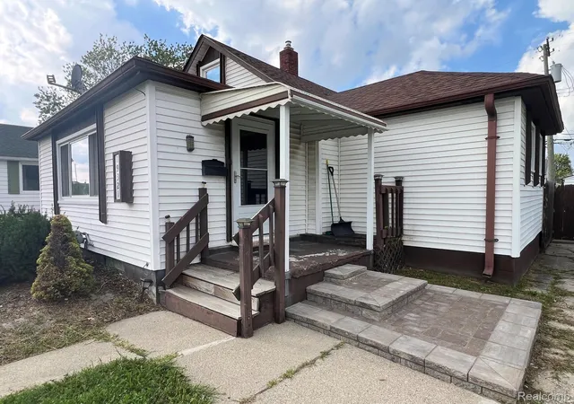 Photo 3 of Single family home for sale at 19321 Florida St, Roseville, MI 48066 | MLS# 20261073195 | Listing updated on 2026-10-08