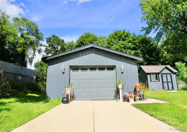 Photo 2 of Single family home for sale at 16204 Seymour Rd, Linden, MI 48451 | MLS# 20261073198 | Listing updated on 2026-09-11