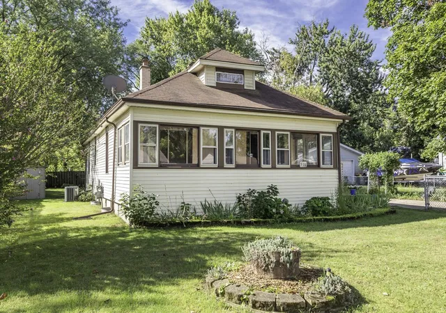 Photo 2 of Single family home for sale at 938 Parkwood Ave, Ypsilanti, MI 48198 | MLS# 81026048265 | Listing updated on 2026-09-10