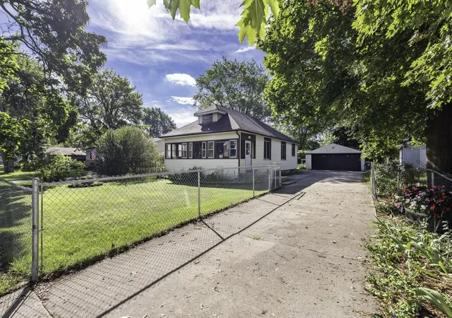 Photo 3 of Single family home for sale at 938 Parkwood Ave, Ypsilanti, MI 48198 | MLS# 81026048265 | Listing updated on 2026-09-10