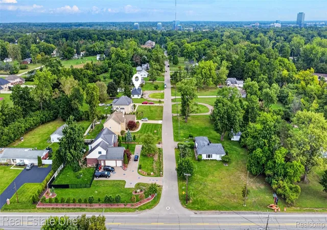 Photo 2 of Single family home for sale at 25275 Ravine St, Southfield, MI 48033 | MLS# 20261073200 | Listing updated on 2026-10-08