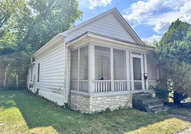 Single family home for sale at 414 S Bates St, Saginaw, MI 48602 | MLS# 20261073203