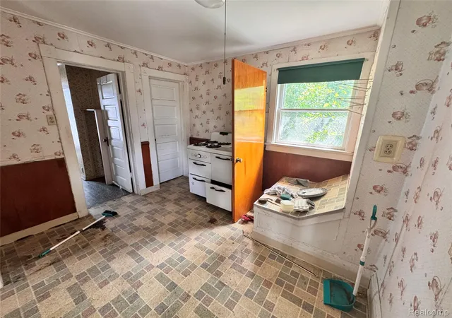 Photo 3 of Single family home for sale at 414 S Bates St, Saginaw, MI 48602 | MLS# 20261073203 | Listing updated on 2026-09-11