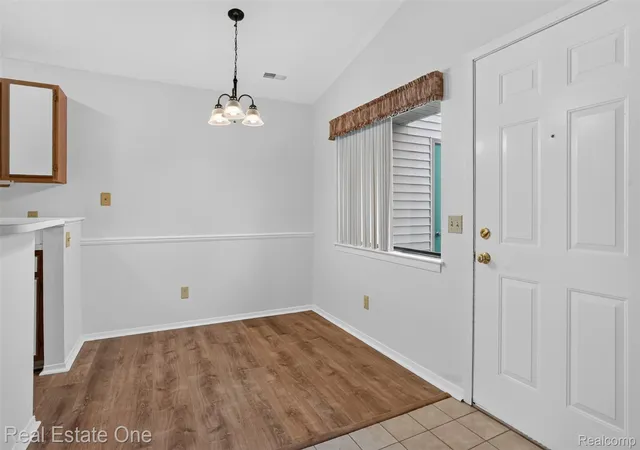Listing Photo 4 - Condo for sale in building located at 376 Spring Brooke Dr, Brighton, MI 48116