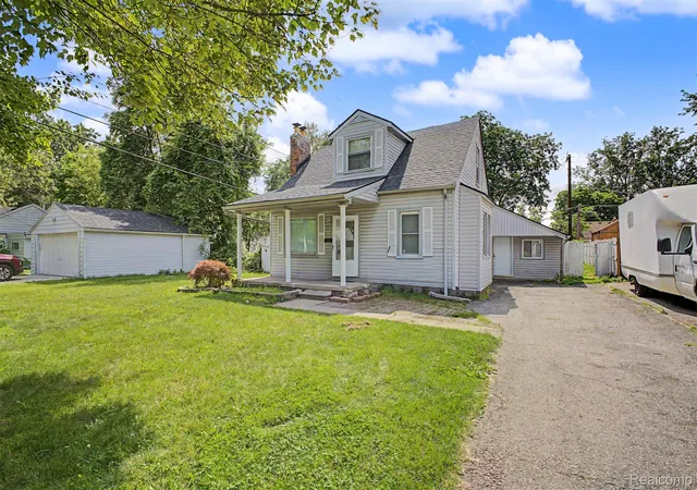 Photo 2 of Single family home for sale at 1656 S Karle Ave, Westland, MI 48186 | MLS# 20261073217 | Listing updated on 2026-09-11