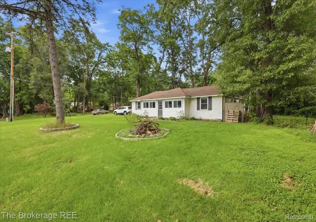 Photo 1 of Single family home for sale at 10556 Silver Lake Rd, Byron, MI 48418 | MLS# 20261073219 | Listing updated on 2026-09-15