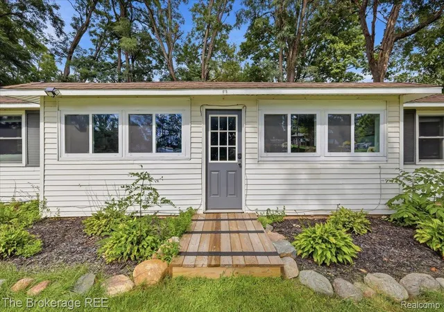 Photo 3 of Single family home for sale at 10556 Silver Lake Rd, Byron, MI 48418 | MLS# 20261073219 | Listing updated on 2026-09-15
