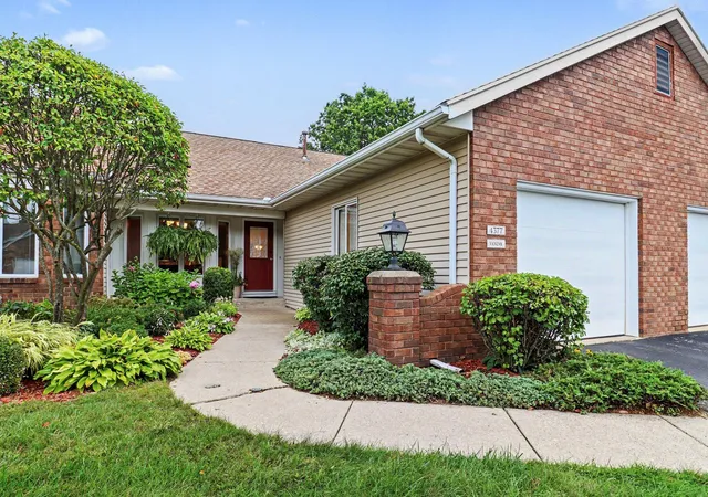 Photo 2 of Condo for sale at 4377 Redbush Dr Sw, Grandville, MI 49418 | MLS# 65026048274 | Listing updated on 2026-09-17