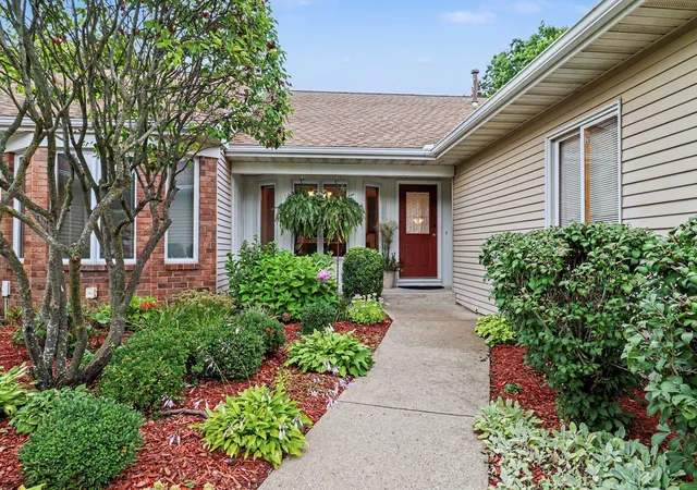 Photo 3 of Condo for sale at 4377 Redbush Dr Sw, Grandville, MI 49418 | MLS# 65026048274 | Listing updated on 2026-09-17