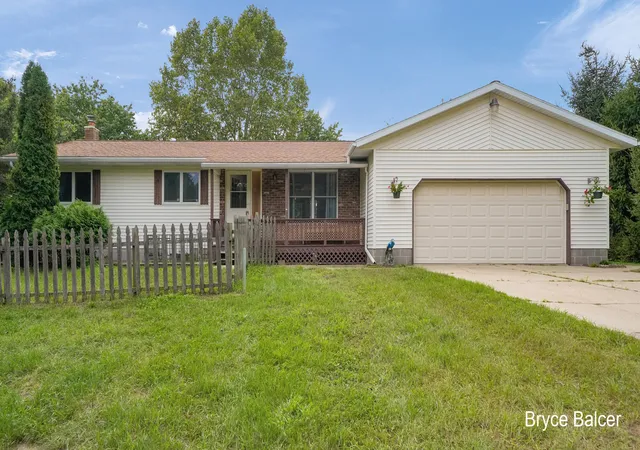 Photo 3 of Single family home for sale at 14855 Coalter Ave Nw, Kent City, MI 49330 | MLS# 65026048276 | Listing updated on 2026-09-10