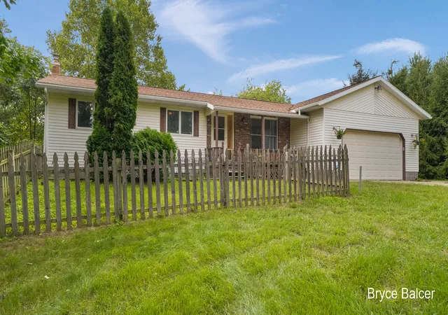 Photo 4 of Single family home for sale at 14855 Coalter Ave NW, Kent City, MI 49330 | MLS# 65026048276 | Listing updated on 2026-09-10
