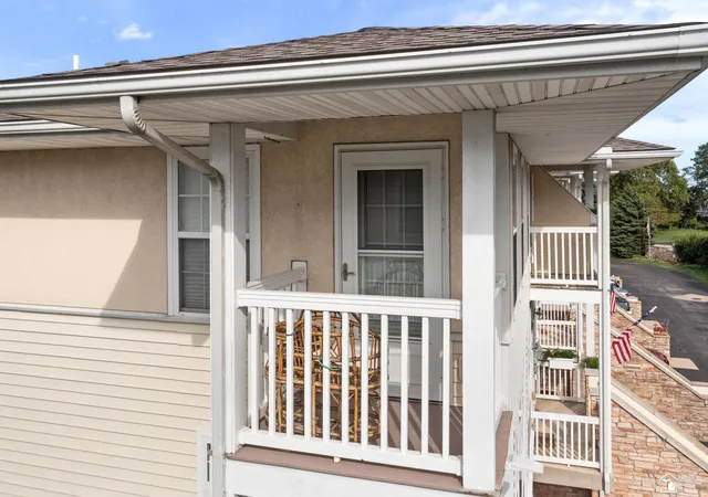 Listing Photo 4 - Condo for sale in building located at 200 Beachwalk Trl, Luna Pier, MI 48157