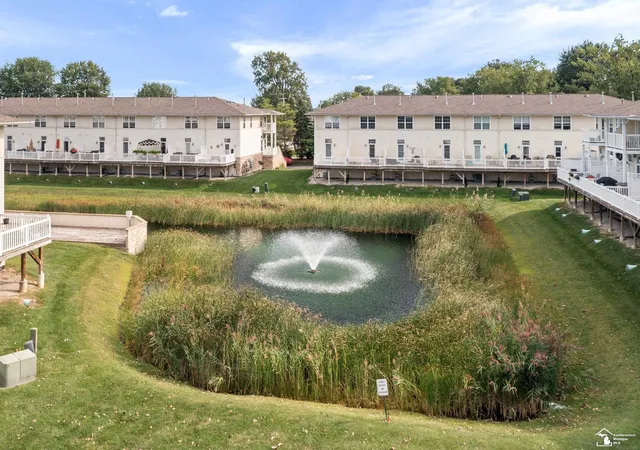 Listing Photo 5 - Condo for sale in building located at 200 Beachwalk Trl, Luna Pier, MI 48157
