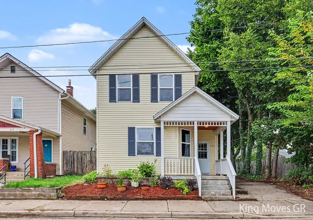Photo 1 of Single family home for sale at 621 Davis Ave NW, Grand Rapids, MI 49504 | MLS# 65026048280 | Listing updated on 2026-09-15