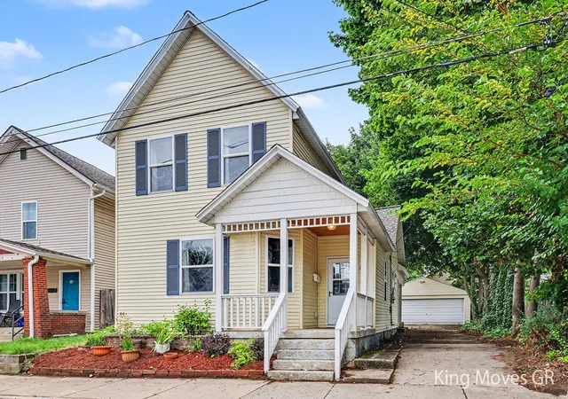 Photo 2 of Single family home for sale at 621 Davis Ave NW, Grand Rapids, MI 49504 | MLS# 65026048280 | Listing updated on 2026-09-15