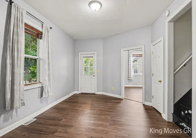 Photo 4 of Single family home for sale at 621 Davis Ave NW, Grand Rapids, MI 49504 | MLS# 65026048280 | Listing updated on 2026-09-15