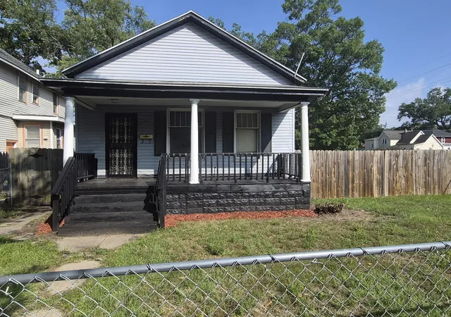 Photo 1 of Single family home for sale at 2340 Sanford St, Muskegon, MI 49444 | MLS# 65026048282 | Listing updated on 2026-09-11