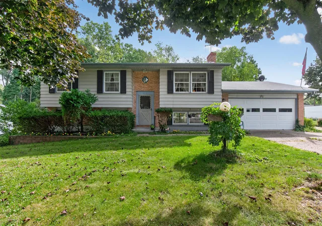 Photo 1 of Single family home for sale at 611 Charleston Rd, Lansing, MI 48917 | MLS# 55026048286 | Listing updated on 2026-09-17