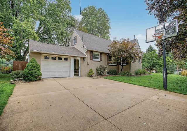 Photo 3 of Single family home for sale at 352 Dunham Dr, Battle Creek, MI 49015 | MLS# 66026048291 | Listing updated on 2026-09-16