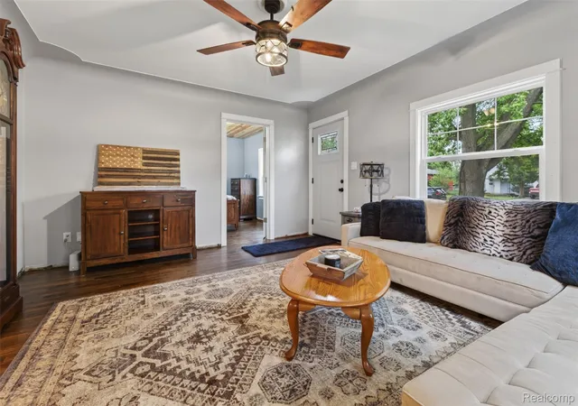 Photo 4 of Single family home for sale at 691 E Tennyson Ave, Pontiac, MI 48340 | MLS# 20261073255 | Listing updated on 2026-09-12