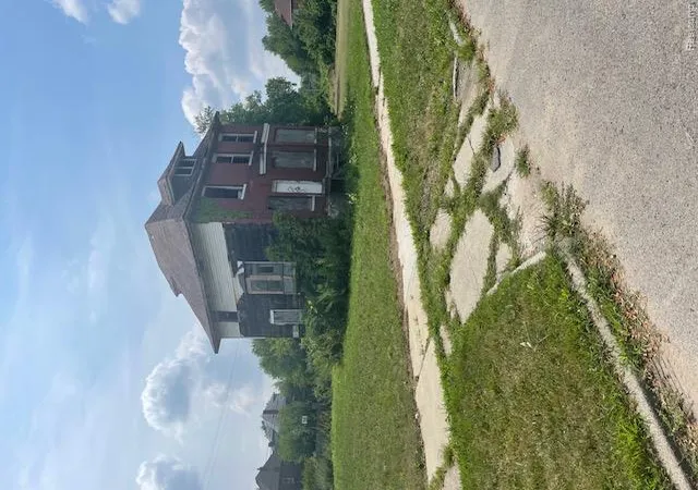Listing Photo 4 - Condo for sale in building located at 127-9 W Buena Vis St, Highland Park, MI 48203