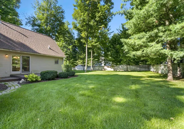 Photo 4 of Single family home for sale at 20614 White Oak Dr, Lake Ann, MI 49650 | MLS# 78080073424 | Listing updated on 2026-09-16