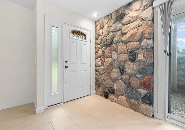 Listing Photo 4 - Condo for sale in building located at 3844 Greenleaf Cir, Kalamazoo, MI 49008