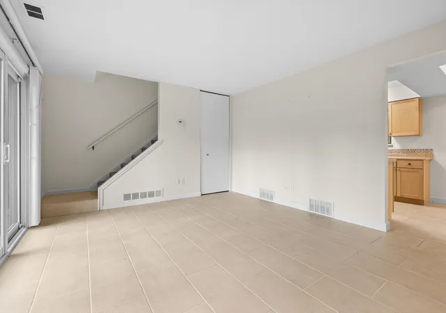 Listing Photo 5 - Condo for sale in building located at 3844 Greenleaf Cir, Kalamazoo, MI 49008