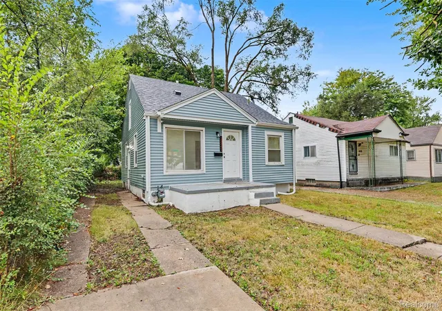 Photo 2 of Single family home for sale at 19341 Oakfield St, Detroit, MI 48235 | MLS# 20261073262 | Listing updated on 2026-09-11