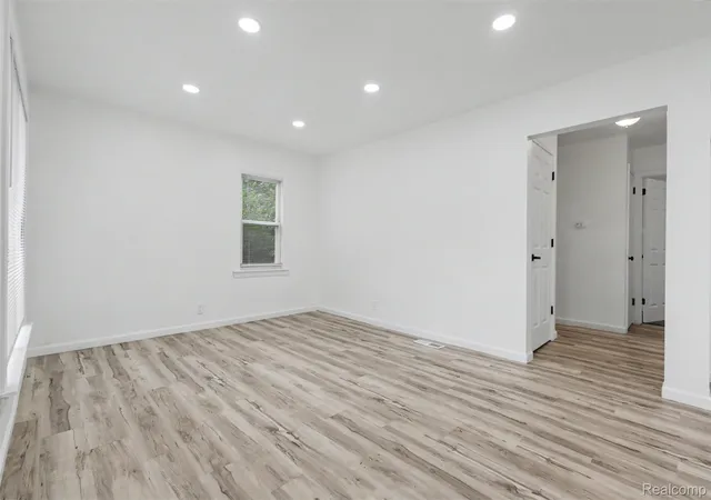 Photo 3 of Single family home for sale at 19341 Oakfield St, Detroit, MI 48235 | MLS# 20261073262 | Listing updated on 2026-09-11