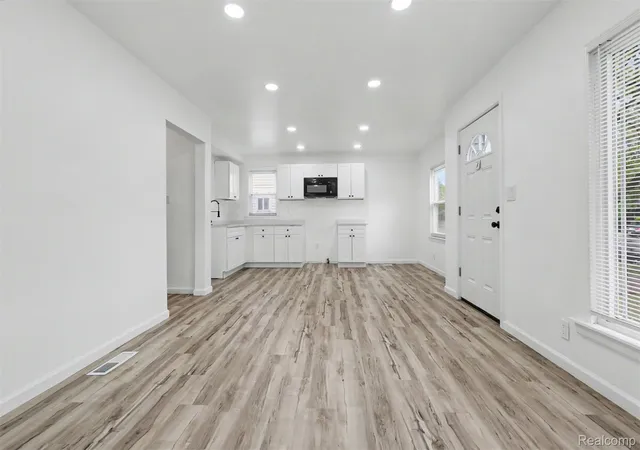 Photo 4 of Single family home for sale at 19341 Oakfield St, Detroit, MI 48235 | MLS# 20261073262 | Listing updated on 2026-09-11