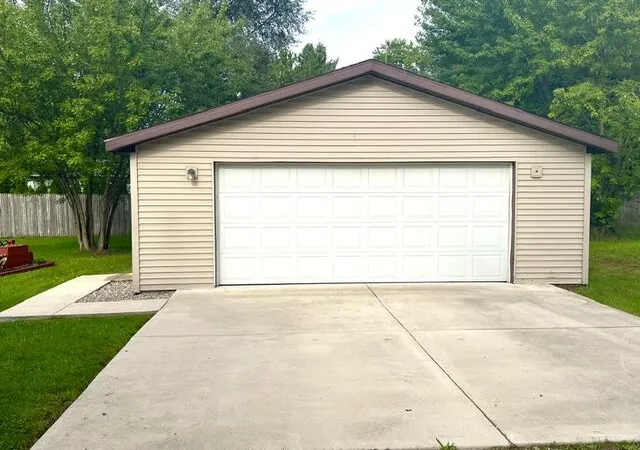 Photo 4 of Single family home for sale at 6596 Middleton Dr, Greenville, MI 48838 | MLS# 65026048300 | Listing updated on 2026-09-11