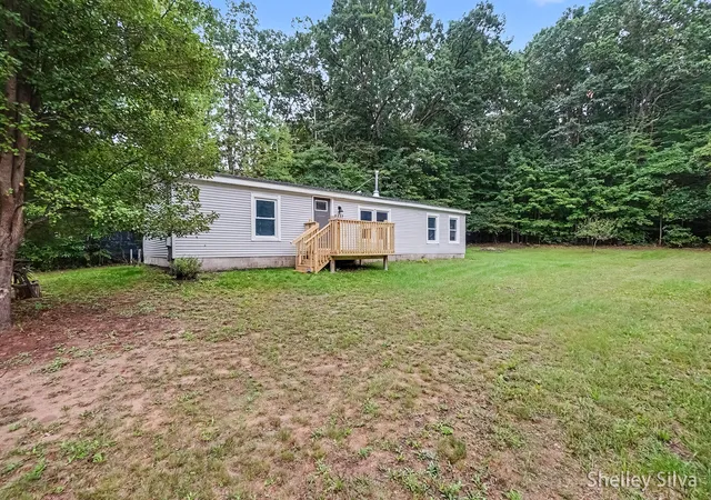 Single family home for sale at 6537 E Glen Ln, Fountain, MI 49410 | MLS# 65026048301