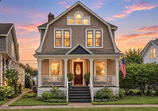 Photo 2 of Single family home for sale at 1007 State St, Saint Joseph, MI 49085 | MLS# 69026048302 | Listing updated on 2026-09-17