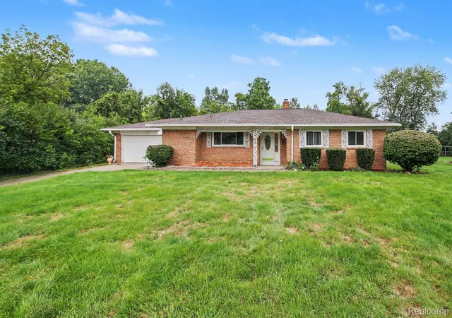 Photo 2 of Single family home for sale at 1254 Arrowhead Dr, Burton, MI 48509 | MLS# 20261073270 | Listing updated on 2026-09-12